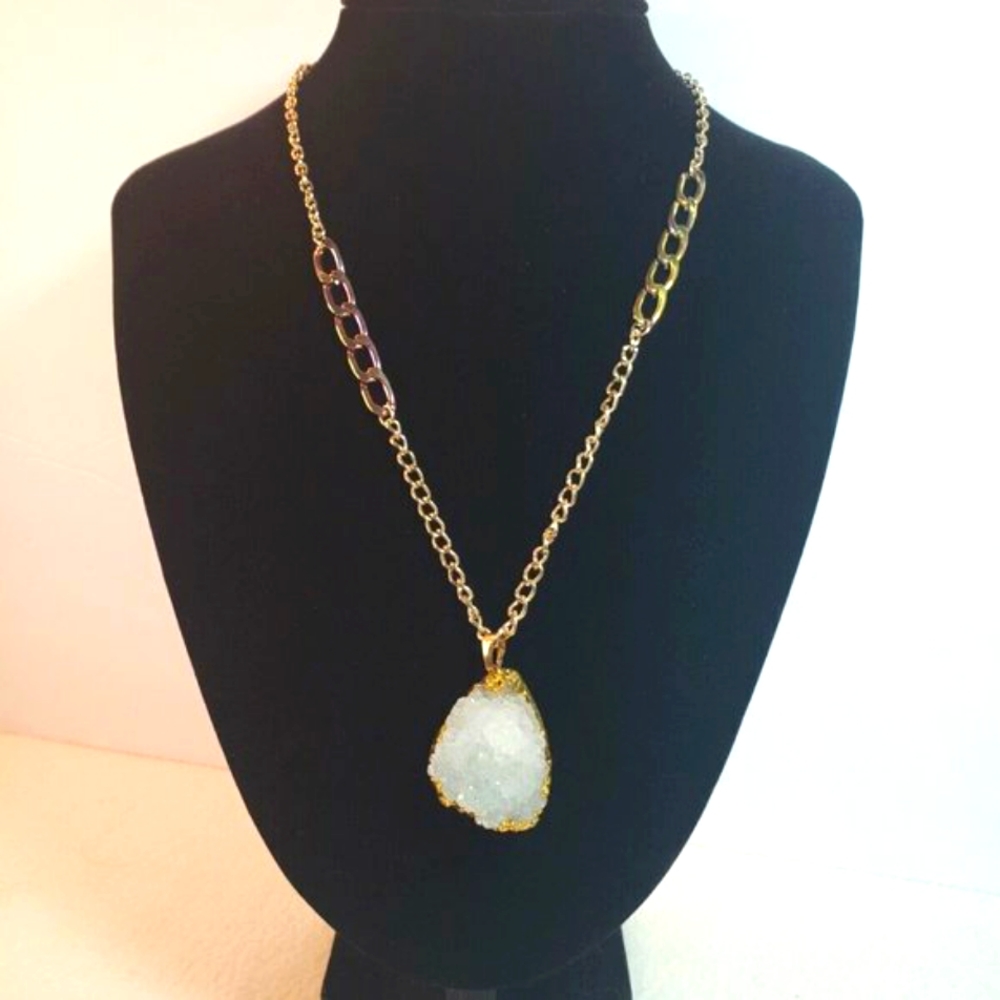 Necklace Spring Street 32 inches gold chain with crystal pendant lobster clasp